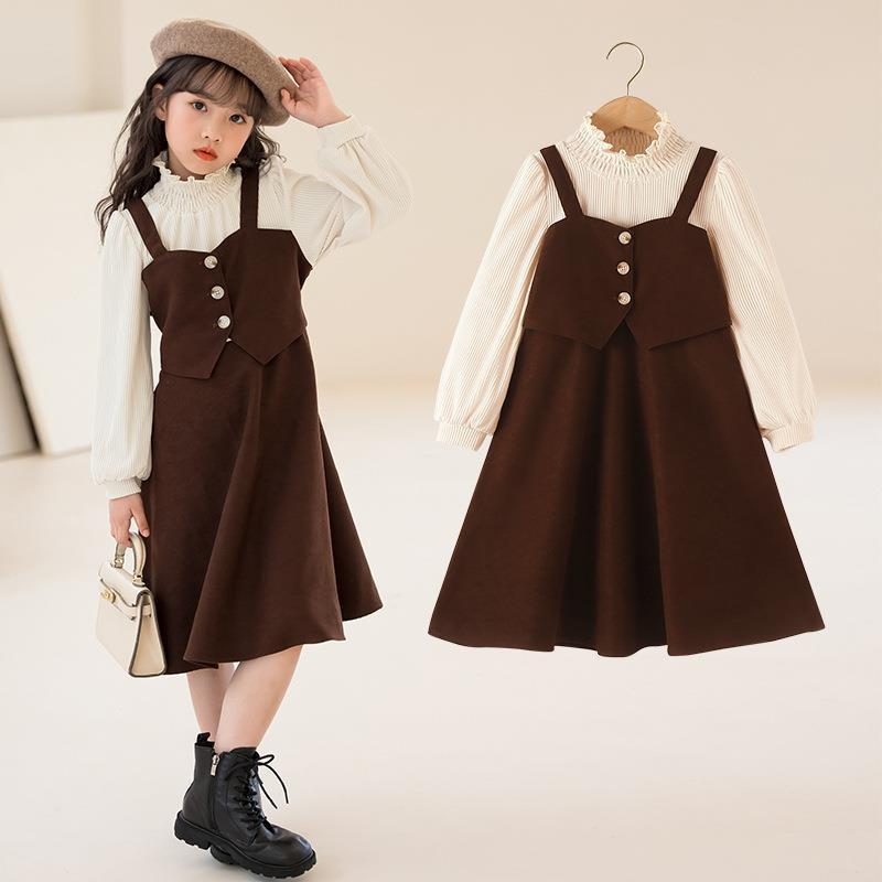 ワンピース 女の子 子供服 キッズ ドレス レトロ プリンセス 切り替え 重ね着風 春用 おしゃれ かわいい 発表会 普段着 お出かけ・スタイル: 韓国風・素材: コーデュロイ・カテゴリー: ワンピース・安全基準: B類・主な素材成分: ポリエステル80%・対象性別: 女性・対象年齢: 8歳以上・柄: ストライプ、無地・加工: 柔軟加工・袖丈: 長袖・スカートタイプ: ジャンパースカート・裏地成分: ポリエステル80%・デザイン要素: プリンセス・カラー展開: ブラウン、レッド・サイズ展開: 110cm、120cm、130cm、140cm、150cm、160cm、170cm