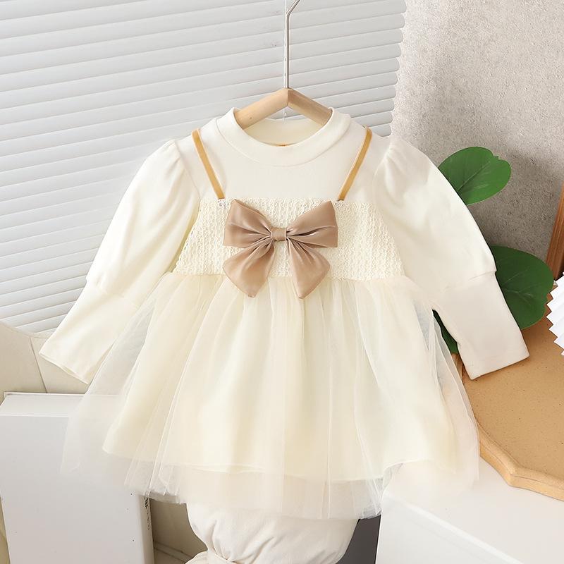 ワンピース 女の子 キッズ 韓国 子供服 チュールスカート チュール フリル プリンセスドレス お姫様 かわいい ドレス 発表会 結婚式 七五三 普段着 ガールズ おしゃれ お出かけ 春 秋 オールシーズン・スタイル: プリンセス・素材: 綿80%・カテゴリ: ワンピース・安全基準: Bクラス・対象性別: 女の子・対象年齢: 1〜3歳・加工: 柔軟加工・袖丈: 半袖・スカートシルエット: Aライン・裏地素材: 綿・裏地混率: 80%・デザイン要素: プリンセス・カラー展開: ベージュ、カーキ・サイズ展開: 80cm、90cm、100cm、110cm