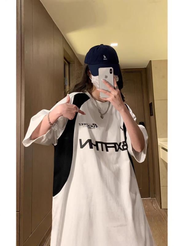 Tシャツ メンズ 半袖 切り替え バイカラー 重厚感 アメカジ ストリート系 インフルエンサー レーシング服 クール おしゃれ トップス カジュアル・カテゴリ: Tシャツ・スタイル: アメリカンレトロ、プルオーバー・主な素材: ポリエステル・混用率: 91-95%・ネックライン: クルーネック・袖丈: 半袖・柄: レターロゴ・デザイン: 配色・カラー展開: ホワイト、ブラック・サイズ展開: M、L、XL、XXL、XXXL・シルエット: ルーズフィット・厚さ: 普通・重量: 180-250g・加工: 形態安定・対象: 青年・対象性別: 男性・対象年齢: 大人・用途: カジュアル・フード: なし