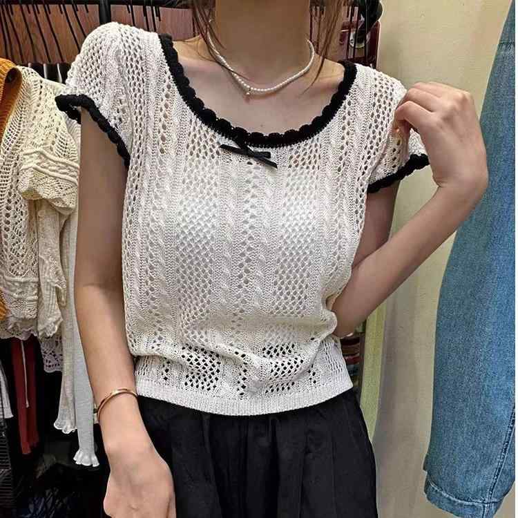 ニット レディース 半袖 トップス 夏用 接触 透かし編み 切り替え レトロ デザイン性 細見え タイト 薄手 カジュアル 通勤用 普段使い 大人かわいい・生地: シェニール・主素材成分: スパンデックス・袖の形状: パフスリーブ・襟の形状: ポロ襟・袖丈: ノースリーブ・カラー: アプリコット、ブラック、ブルー・サイズ: フリーサイズ・スタイル: エレガント、クール・主素材含有率: 30%以下・カテゴリ: セーター