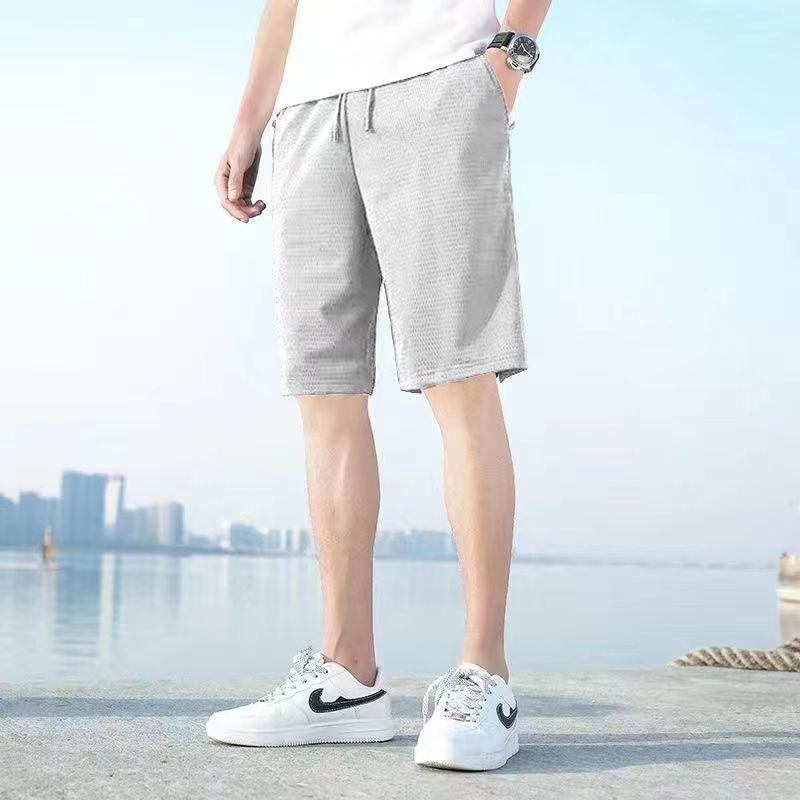 {"product_name": "ハーフパンツ メンズ 接触 薄手 速乾 通気性 五分丈 ゆったり 大きいサイズ カジュアル アウトドア 普段使い 夏 スポーツウェア"}・素材: ポリエチレン繊維・パンツ丈: ショートパンツ・主素材成分: アイスシルク・カラー: グレー、ブラック、ブラック（メッシュ）・サイズ: M、L、XL、2XL、3XL、4XL、5XL・パンツシルエット: ルーズフィット・伸縮性: 中程度・スタイル: スポーツ・主素材混用率: 91%・用途: スポーツ