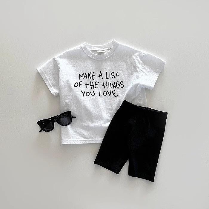 Tシャツ キッズ 男の子 女の子 ベビー 子供服 トップス 半袖 カットソー 丸首 英字プリント アルファベット 定番 シンプル ベーシック 春夏 コットン 綿 黒 白 カジュアル 普段使い お出かけ 通園 通学 運動