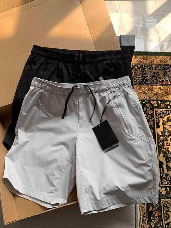 ショートパンツ メンズ ライトグレー 5分丈 接触冷感 速乾 撥水 軽量 通気性 ウエストゴム イージーパンツ スポーツ アウトドア 普段着 春夏 ポリエステル 無地 シンプル・パンツ丈: 五分丈・主な素材: ポリエステル100%・カラー展開: ブラック、ライトグレー・サイズ展開: M、L、XL、2XL、3XL・シルエット: ルーズ・伸縮性: 微ストレッチ・スタイル: レトロ