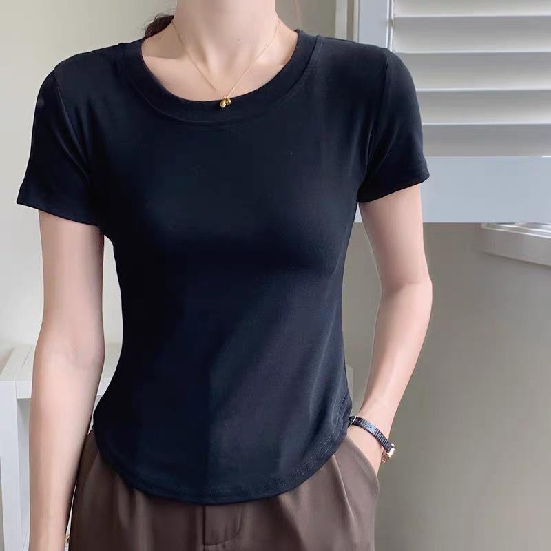 シックな 高級 グレー アーチ 型の 裾が お腹を 隠 Tシャツ 女性 半袖 夏 新作 韓国風 アシンメトリーフォークトップス生地名: コットン主な生地構成: コットン主な生地構成 2: スパンデックスパターン: ソリッドカラースタイル: プルオーバースタイル,CITYSTYLE袖丈: 半袖商品番号: 518Aバージョン: スリムフィット服の長さ: 通常スタイル（50cm&amp;lt;長さ≦65cm）襟のタイプ: スクエアカラースリーブタイプ: レギュラースタイル発売年・発売時期: 2025年夏色: 黒,白,チャコールグレーサイズ: S,M,L,XL,2XLスタイルタイプ: 上品通勤スタイル主な生地成分の含有量: 90% (含む) ～ 95% (含まない)製品カテゴリー: Tシャツ主な生地成分2の含有量: 30%未満