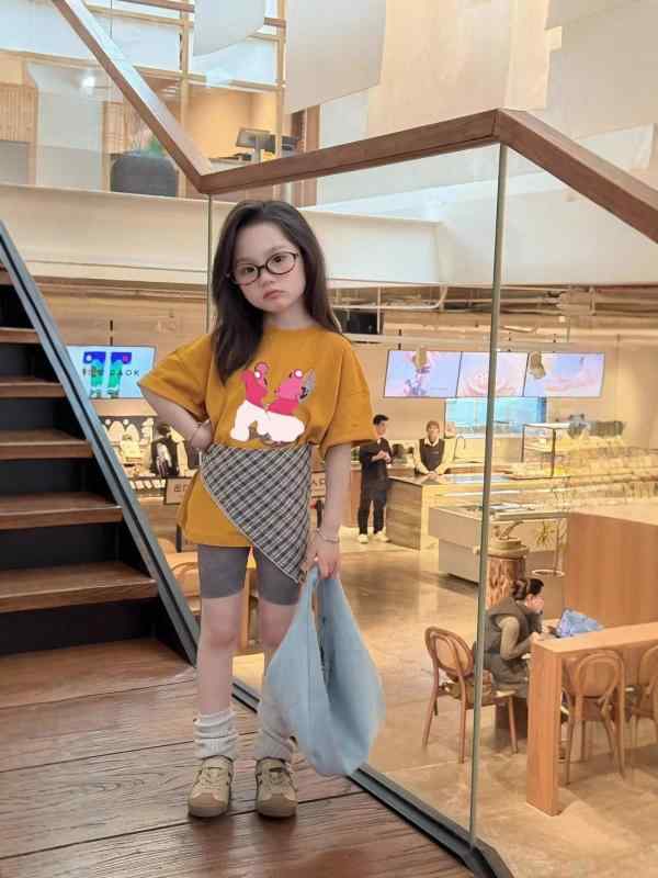 Tシャツ 女の子 キッズ ジュニア 子供 半袖 トップス カットソー プルオーバー 丸首 クルーネック キャラクター プリント イラスト 韓国風 通園 通学 普段使い カジュアル 伸縮性 通気性 薄手 軽量 快適 夏 サマー