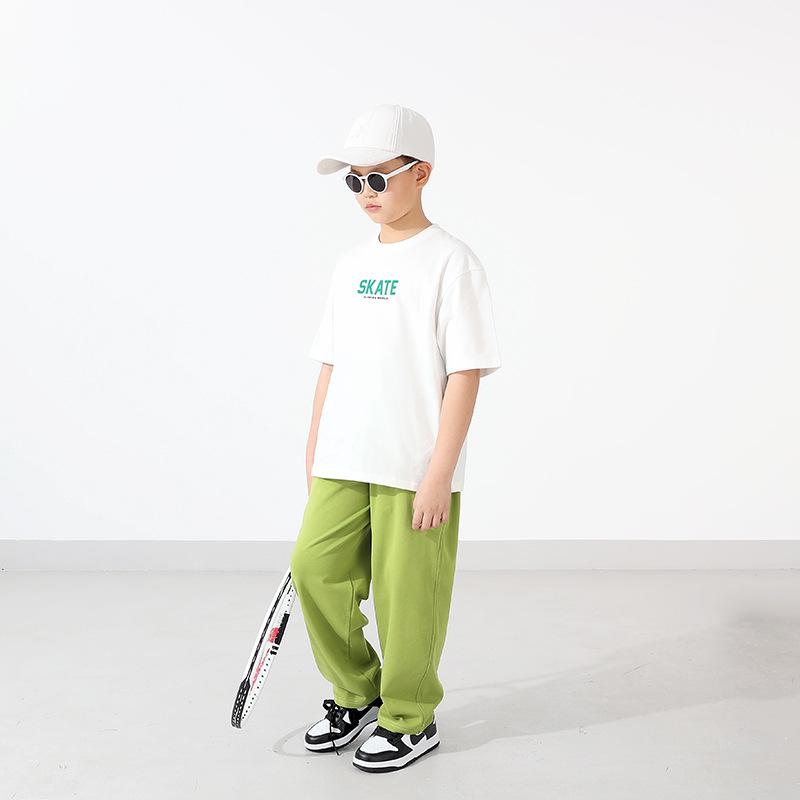 ・カテゴリ: キッズTシャツ・対象性別: 男の子・スタイル: 韓国風・フード: なし・袖丈: 半袖・対象年齢: 8歳以上、140cm以上・生地加工: 柔軟加工・柄: アルファベット・デザイン要素: スポーツ、プリント、トレンド・生地素材: ニット天竺・主な素材: 綿100%・安全基準: B類・ネックライン: クルーネック・機能: 吸湿速乾・カラー展開: ホワイト、ワインレッド、チャコールグレー・サイズ展開: 120cm、130cm、140cm、150cm、160cm