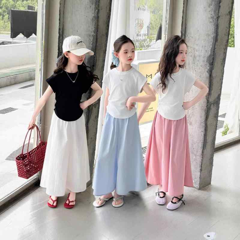 ・カテゴリ: 子供服セット・スタイル: 韓国風・セット内容: トップス、パンツ・セット点数: 2点セット・対象年齢: 8歳以上、身長140cm以上・袖丈: 半袖・パンツ丈: ロングパンツ・生地加工: 柔軟処理・生地の厚さ: 薄手・主な素材: 綿、ポリエステル・素材割合: トップス 綿100%、パンツ ポリエステル100%・安全基準: A類・着用タイプ: プルオーバー・カラー展開: ブルー、ピンク、ブラック・サイズ展開: 110cm、120cm、130cm、140cm、150cm、160cm、170cm