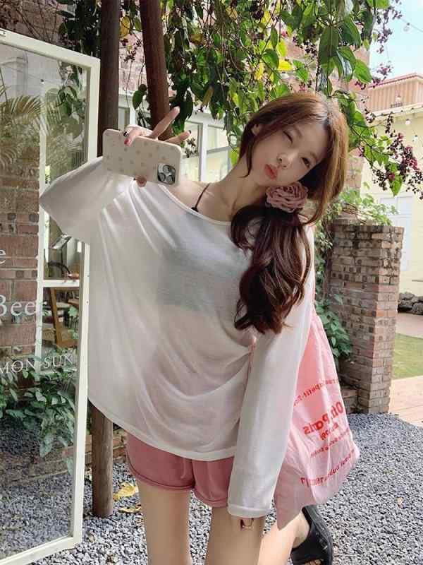 ・カテゴリ: Tシャツ・スタイル: カジュアル・ネックライン: アシンメトリーネック・袖丈: 長袖・シルエット: ルーズフィット・着丈: ミディアム丈・袖の種類: レギュラースリーブ・カラー展開: ホワイト・サイズ展開: S、M、L、XL