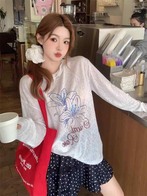 ・カテゴリ: Tシャツ・スタイル: 通勤風、エレガント・主な素材: テンセル（リヨセル繊維）100%・ネックライン: クルーネック・袖丈: 長袖・柄: 植物・花柄・仕様: プリント・シルエット: ルーズフィット・着丈: 通常丈（約50cm超65cm以下）・デザイン特徴: プリント・カラー展開: ホワイト・サイズ展開: S、M、L、XL