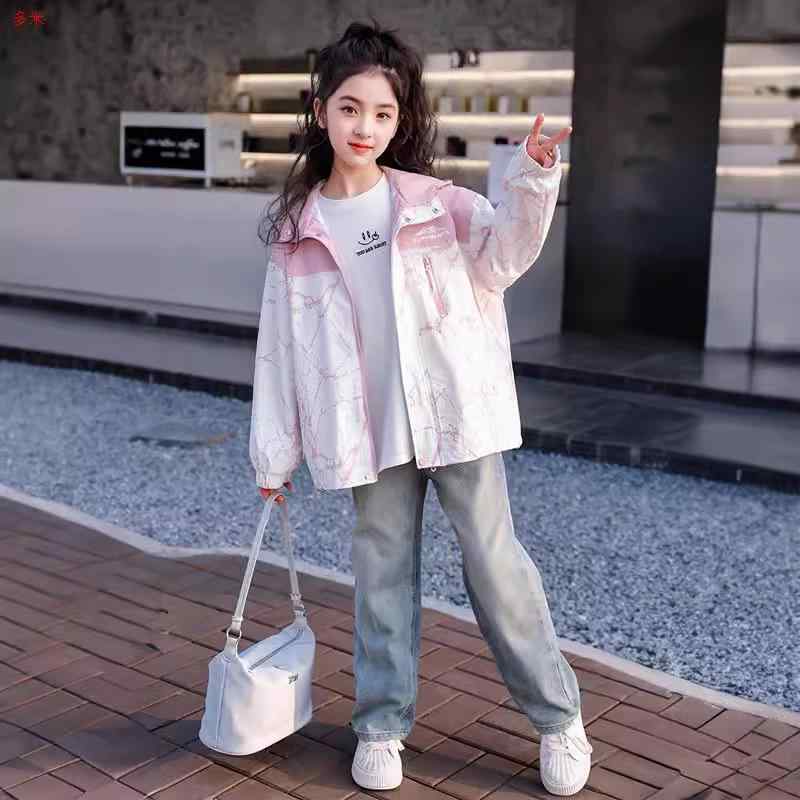 ジャケット 女の子 キッズ アウター ブルゾン 上着 子供服 ジュニア 羽織り マウンテンパーカー フード付き ジップアップ スポーティー カジュアル 普段使い 通学 お出かけ 切り替え 長袖 伸縮性 軽量 防風 防寒 春秋