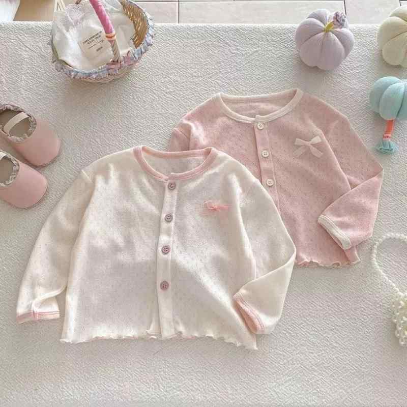 ・カテゴリ: 子供用セーター・性別: 幼児用女の子・生地加工: 柔軟加工・スタイル: プリンセス風・対象年齢: 1～3歳（身長80～100cm）・毛糸の太さ: 普通・厚さ: 薄手・袖丈: 長袖・柄: 無地・デザイン: カーディガン・主な素材: 綿95%・安全基準: B類・ネックライン: クルーネック・フード: フードなし・カラー展開: ピンク、アプリコット・対応身長: 73.152cm、82.296cm、91.44cm、100.584cm、109.728cm、118.872cm