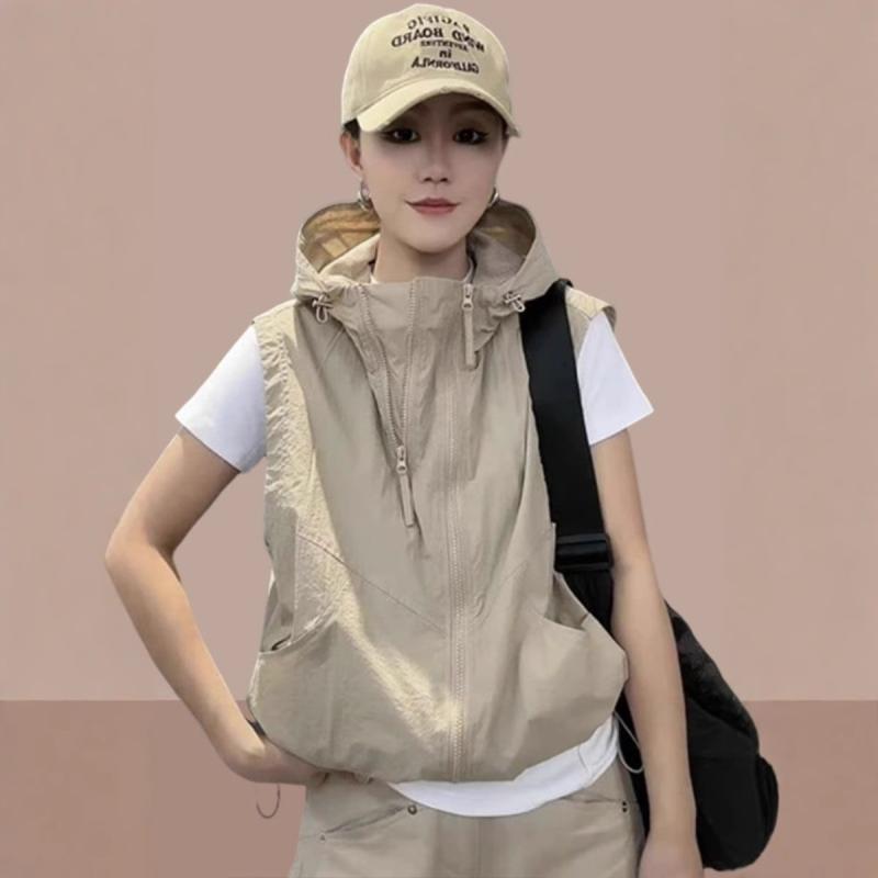 ・カテゴリ: ベスト、タンクトップ・スタイル: コンパニオン風・ネックライン: POLO襟・主な素材: スパンデックス・素材の含有量: 30%以下・シルエット: レギュラー・カラー展開: カーキ、ブラック、パープル、ワインレッド・サイズ展開: M（50kg以内）、L（50kg-55kg）、XL（55kg-62.5kg）、2XL（62.5kg-70kg）、3XL（70kg-80kg）・対象: 成人女性