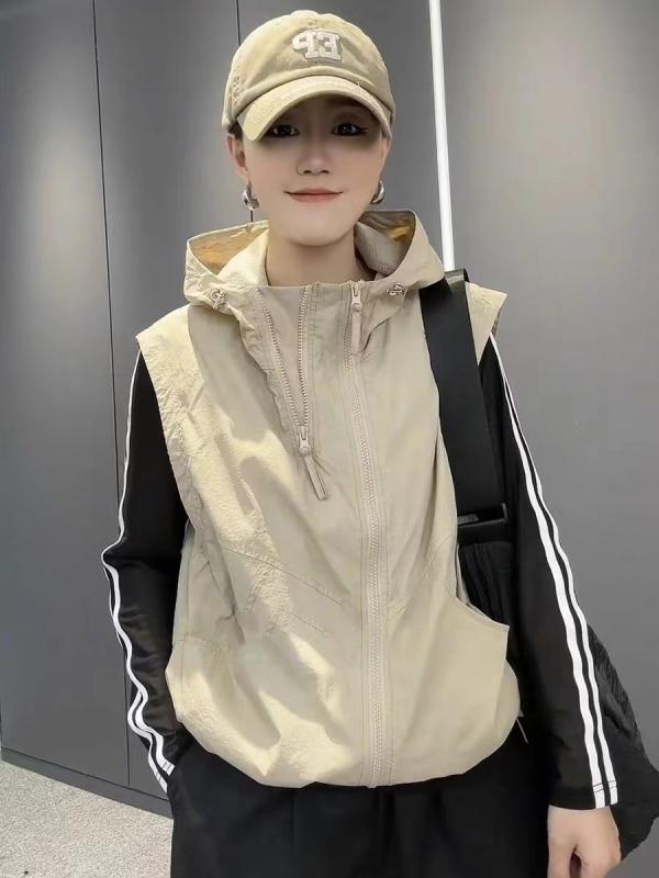 ・スタイル: カジュアル・着丈: ミディアム丈（50cm超65cm以下）・ネックライン: フード付き・デザイン特徴: ファスナー・素材: ナイロン・カラー展開: ブラック、ホワイト、ワインレッド、カーキ、パープル・サイズ展開: M、L、XL・雰囲気: キレカジ、通勤風・中綿: ポリエステル・対象: 成人女性・シルエット: ルーズフィット・カテゴリ: ベスト