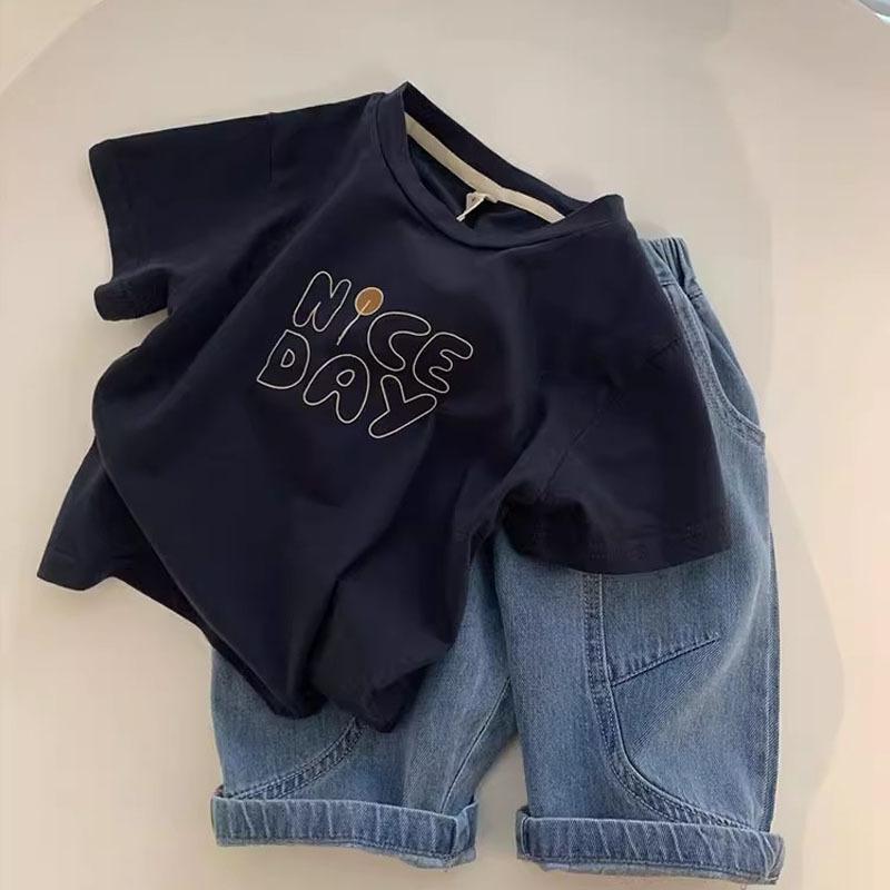 ・カテゴリ: 子供用Tシャツ・対象性別: 男女共用・スタイル: 韓国風・フード: なし・袖丈: 半袖・推奨年齢: 乳幼児（1-3歳、80-100cm）、中細児童（3-8歳、100-140cm）・生地加工: 紫外線防止、柔軟加工・柄: アルファベット・主な素材: 綿100%・安全基準: B類・ネックライン: クルーネック功能: 吸汗速乾・カラー展開: ネイビー・推奨身長: 80cm、90cm、100cm、110cm、120cm、130cm