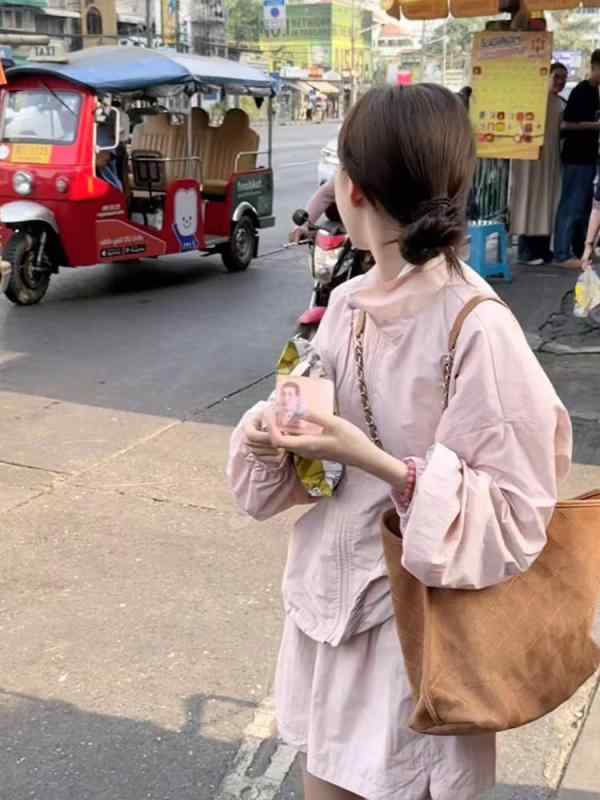 ・カテゴリ: 休闲套装・スタイル: カジュアル・柄: 幾何学模様・デザイン: ダメージ加工、パッチワーク、ステッチ・主な素材: ポリエステル・カラー展開: ピンク・サイズ展開: S、M、L、XL・性別: レディース・袖型: ドルマンスリーブ・袖丈: 長袖
