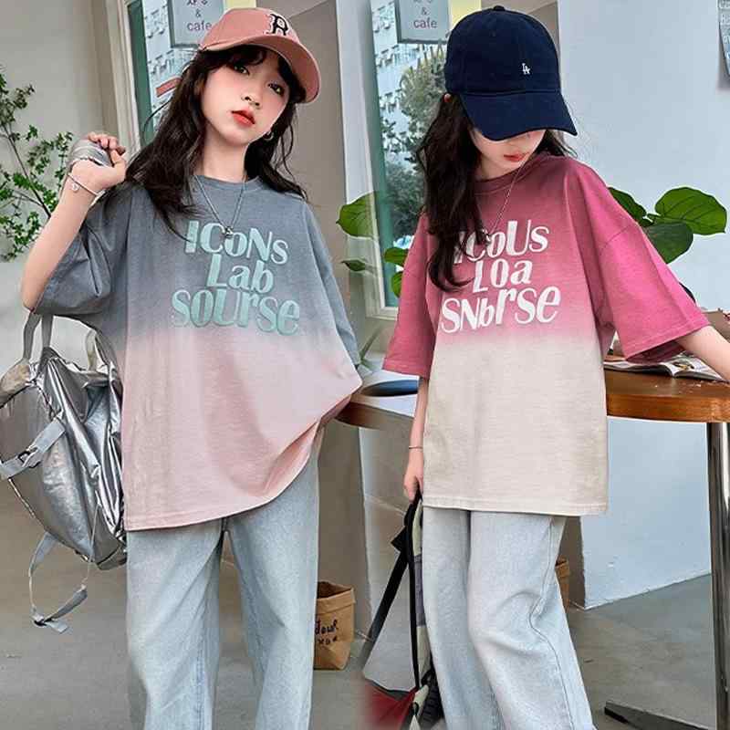 ・カテゴリ: 子供服、Tシャツ、セットアップ・対象性別: ガールズ・スタイル: 韓国風・フード: なし（フードなし）・袖丈: 半袖・推奨年齢: 中高生（8歳以上、身長140cm以上）・生地加工: 起毛加工、UVカット、蛍光加工、難燃加工、柔軟処理、酵素洗い・柄: アルファベット・テイスト: スポーツ、セットアップ、トレンド・素材: ポリエステル30%、綿・安全基準: B類・ネックライン: クルーネック・機能: 吸湿速乾・カラー展開: レッド、グレー・サイズ展開: 120cm、130cm、140cm、150cm、160cm、170cm