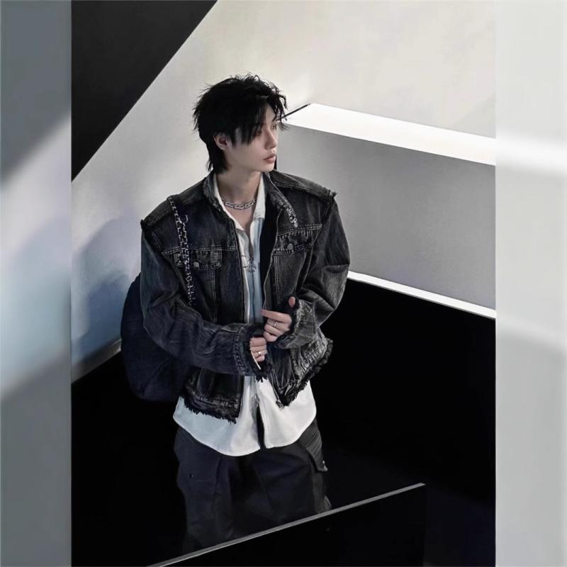 ・カテゴリ: ジャケット・スタイル: カジュアル・ネックライン: レギュラーカラー・シルエット: ルーズフィット・厚さ: 普通・誤差範囲: 1-3cm・対象: メンズ・主な素材: 綿 51-70%・裏地素材: 綿 51-70%・着用シーン: カジュアル・デザイン詳細: フリンジ・加工: ウォッシュ加工・ポケット: サイドポケット・着用方法: アウター・袖丈: 長袖・カラー展開: グレー・サイズ展開: S、M、L、XL、2XL、3XL・袖の種類: レギュラースリーブ