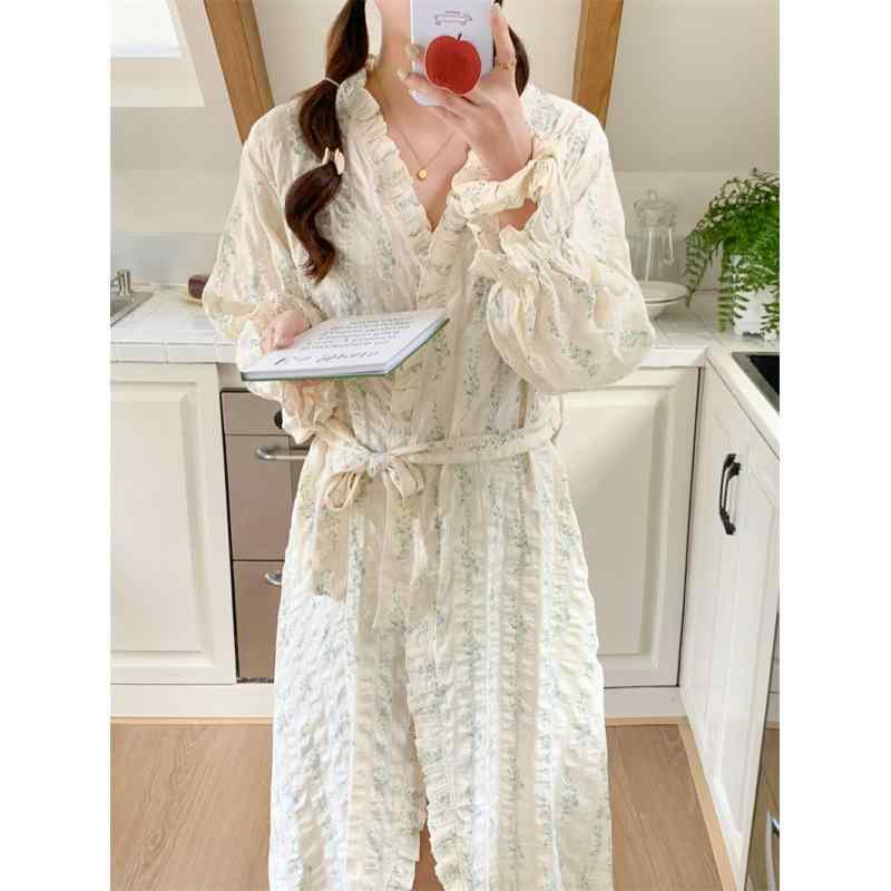 ・カテゴリ: Tシャツ・主な素材: 綿（80%以上90%未満）・生地の厚さ: 適中（181-200g/平方メートル）・カラー展開: ピンク、ブルー・サイズ展開: フリーサイズ・スタイル: シンプル・ネックライン: Vネック