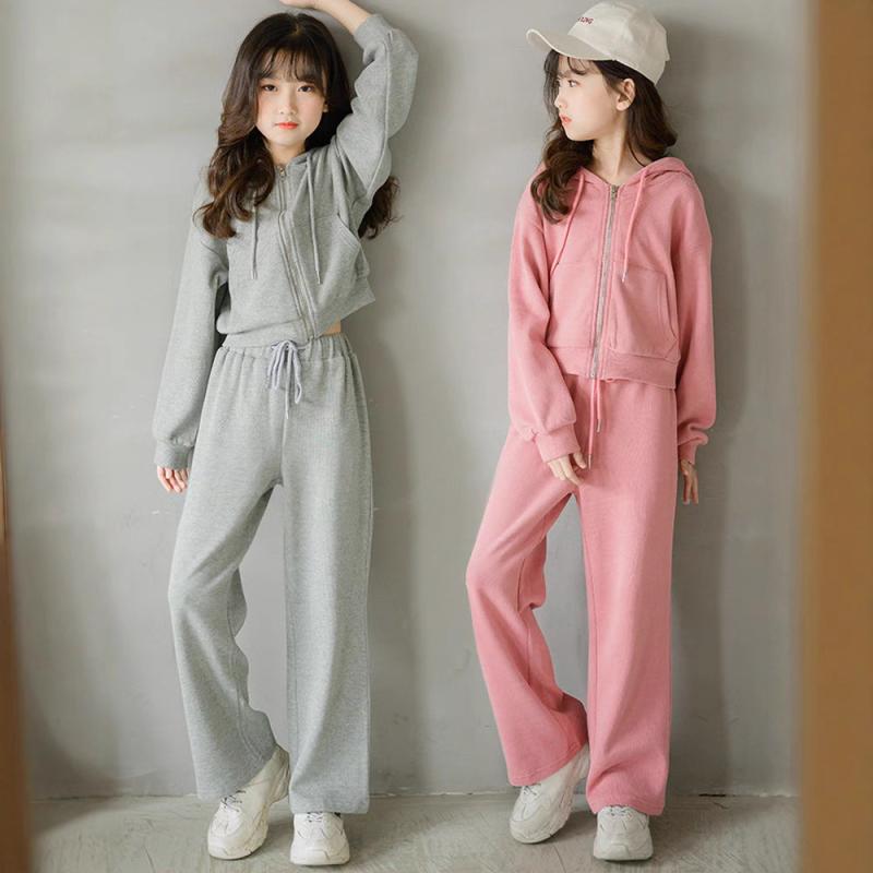 ・カテゴリ: 子供用セットアップ・対象性別: 女性・スタイル: 韓国風・セット内容: パンツセット（2点セット）・対象年齢: 中大童（8歳以上、140cm以上）・袖丈: 長袖・フード: フード付き・パンツ丈: ロングパンツ・生地加工: 柔軟処理・厚さ: 普通・柄: 無地・デザイン要素: スポーツ、セットアップ、カーディガン、親子、トレンド・生地名: ニット・主な素材: 綿65%・安全基準: B類・留め具の種類: ファスナー・カラー展開: グレー、ピンク、グレー（裏起毛）、ピンク（裏起毛）・サイズ展開: 120cm、130cm、140cm、150cm、160cm、165cm