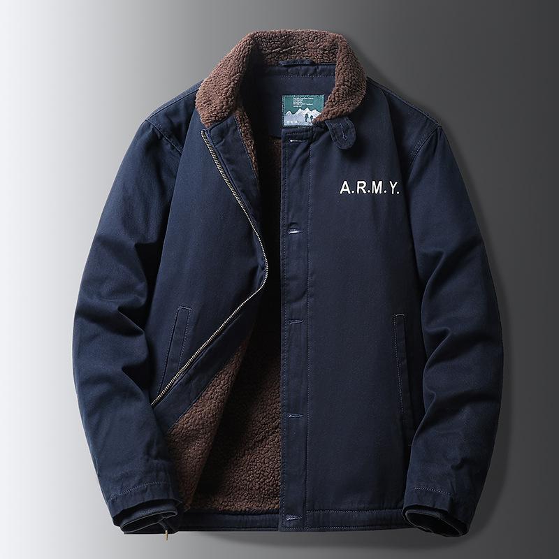 ・カテゴリ: 棉衣/棉服・スタイル: カジュアル・タイプ: カーディガン・シルエット: レギュラーフィット・中綿: ポリエステル100%・フード: フードなし（取り外し可能フード付き）・厚さ: 裏起毛・柄: 無地、プリント・対象: メンズ・主な素材: 綿100%・裏地: ポリエステル100%・適用シーン: カジュアル・機能: その他・プロセス: デジタルプリント・デザイン詳細: 立体パッチポケット、ストレートヘム・カラー展開: カーキ、ビーンクリーン、ダークブルー・サイズ展開: L、XL、XXL、3XL、4XL・着丈: 約50cm〜65cm