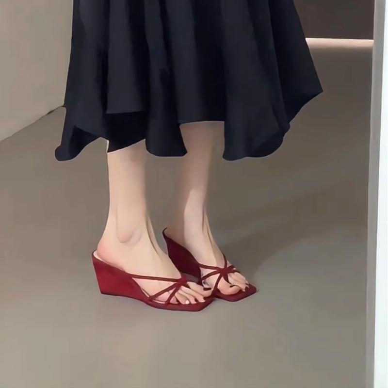 ・カテゴリ: 一字型サンダル・カラー展開: レッド・サイズ展開: 34、35、36、37、38、39、40、41、42・アッパー素材: PU・靴底素材: PU・裏地素材: PU・つま先形状: スクエアトゥ・スタイル: 韓国風