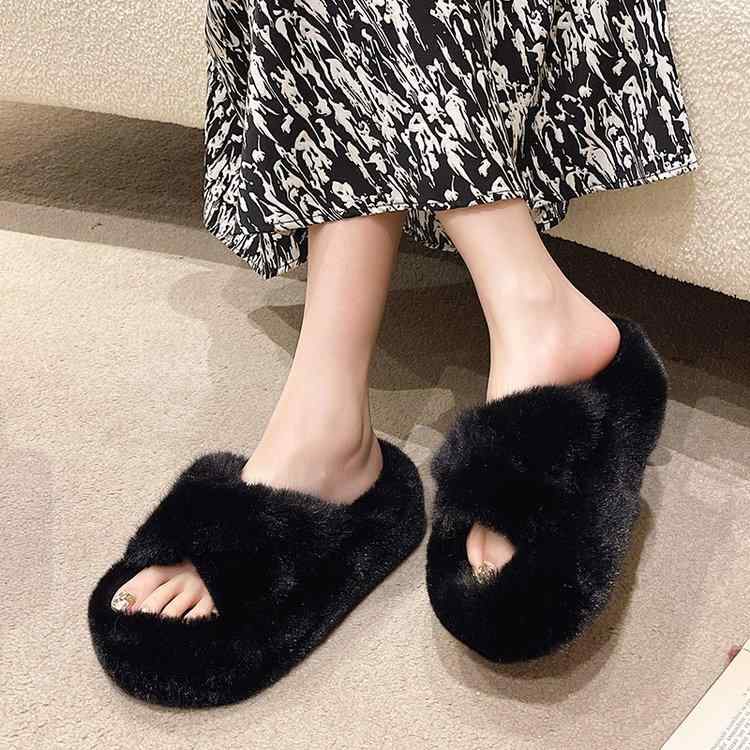 ・カテゴリ: 拖鞋、拖鞋/家居鞋・靴底素材: TPR・アッパー素材: ぬいぐるみ・性別: 女性・厚み: 普通・柄: 無地・機能: 脚長効果・着用シーン: カジュアル・つま先の形状: ラウンドトゥ・ヒールの高さ: 5cm・ヒールの形状: フラットヒール・スタイル: フラットサンダル、カジュアル・ソール製法: セメント製法・インソール素材: 人造短毛フェイクファー・ライニング素材: 人造短毛フェイクファー・カラー展開: ブラック、グレー、カーキ、ピンク、アイボリー・サイズ展開: 35、36、37、38、39、40、41、42・サンダル種類: トングサンダル・ソール厚さ: 3.5cm以上・対象年齢: 成人