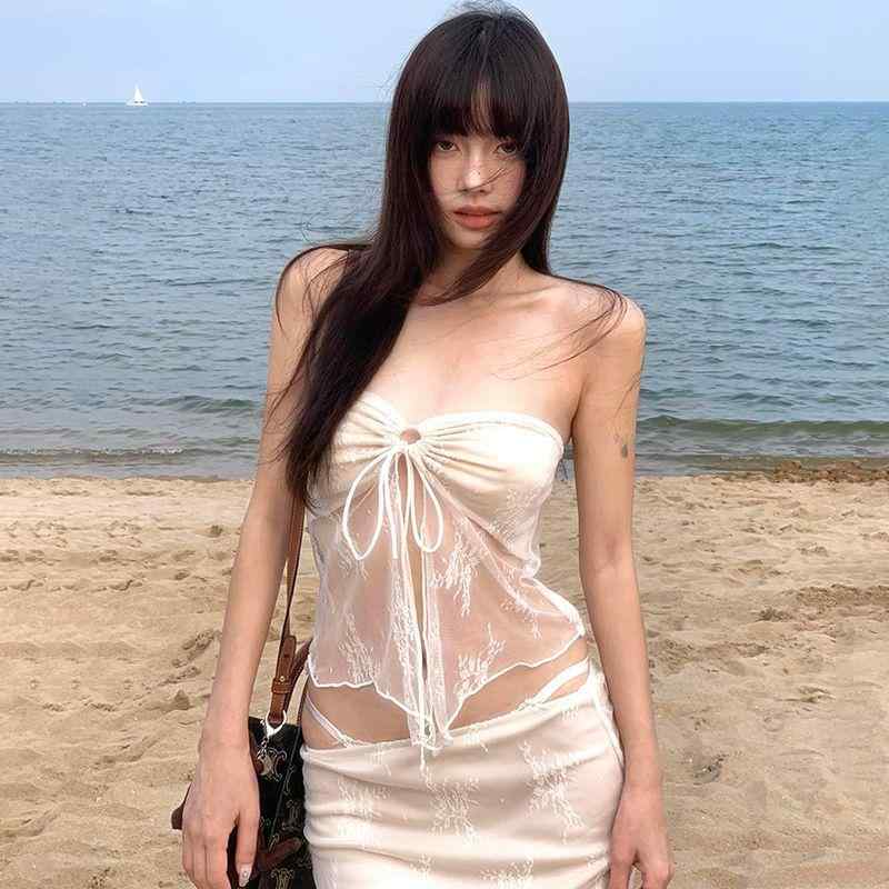 ・性別: 女性・対象年齢: 成人・デザイン: セクシー、タイト、バックレス、高弾性、高耐久・パッド・ワイヤー: 胸パッドあり、ワイヤーなし・素材: ポリエステル100%・カラー展開: アプリコット・サイズ展開: M、L、XL・袖丈: ノースリーブ・スタイル: ビキニ