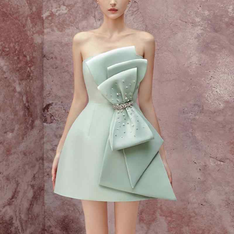 ・カテゴリ: 礼服、イブニングドレス・ネックライン: ベアトップ・袖丈: ノースリーブ・カラー展開: グリーン・サイズ展開: S、M、L・着用シーン: パーティー・着丈: ミニ丈・ウエスト: ハイウエスト・デザイン特徴: リボン・主な素材: ポリエステル95%以上・対象: 成人女性・スタイル: エレガント・シルエット: Aライン〒ライン
