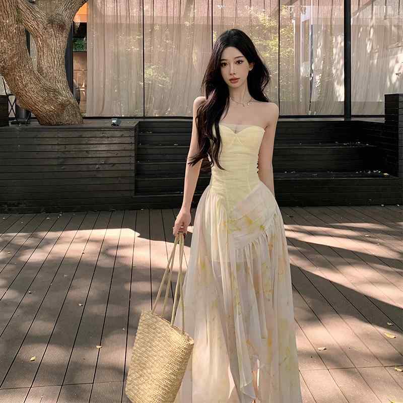 ・カテゴリ: 连衣裙（ワンピース）・素材: シフォン（95%以上）・柄: 植物・花柄・スタイル: リゾート風、セクシー系・仕様: ストラップ、不規則な形の裾、ノースリーブ、ハイウエスト、プリーツ、パッド付き（胸パッド）・カラー展開: イエロー・サイズ展開: S、M、L、XL