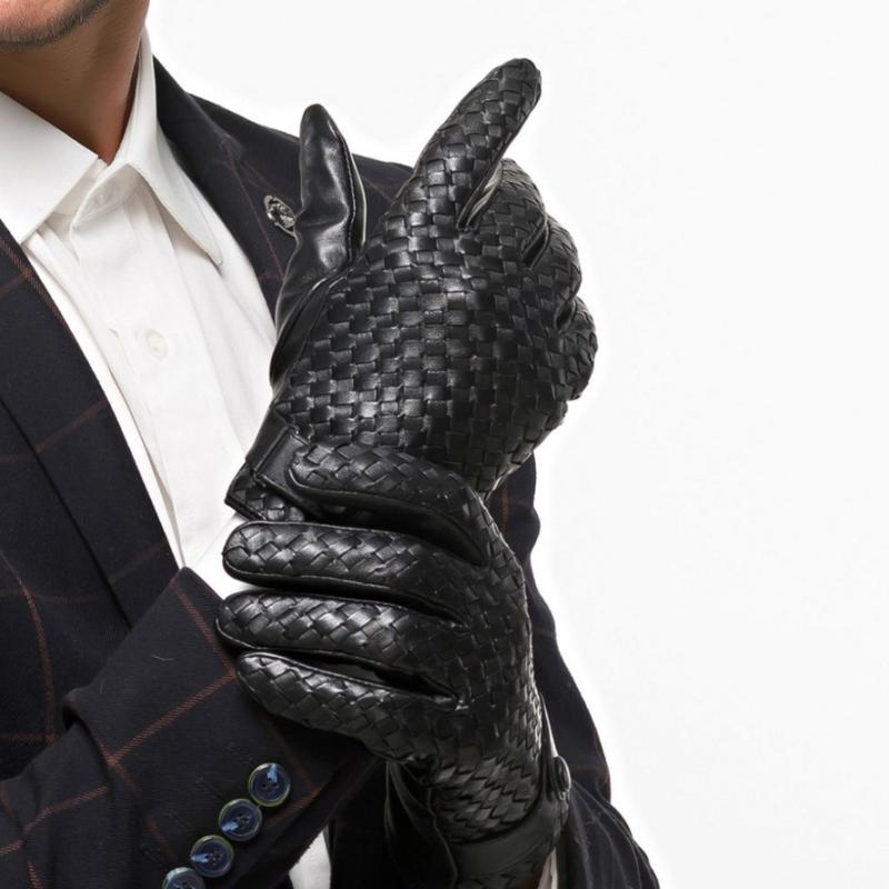・機能: 保温・スタイル: 5本指手袋・カラー展開: ブラック（起毛）、ブラック（タッチパネル対応・起毛）、ブラウン（起毛）、ブラウン（タッチパネル対応・起毛）、キャメル（起毛）、ブラック（シルキー裏地）、ブラック（タッチパネル対応・シルキー裏地）、ブラウン（シルキー裏地）、ブラウン（タッチパネル対応・シルキー裏地）、キャメル（シルキー裏地）・サイズ展開: S、M、L、XL・厚さ: 中等・対象年齢: 成人・素材: 山羊革・カテゴリ: 保温手袋