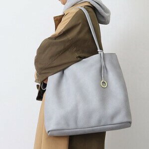 【COOCO クーコ】チャーム付フェイクレザーダブルタップ トートバッグ/A4