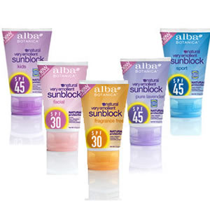 サンブロック 商品名 SUNBLOCK 内容量 113g 販売元 Alba／アルバ 商品説明 自然の力で高い日やけ防止効果とスキンケア効果をかねそなえたサンスクリーン 天然成分がなめらかですこやかな肌に導き、肌ダメージの原因となる紫外線から守ってくれます。 ご使用方法 日に当たる15〜20分前に必要な箇所にたっぷり塗ってください。 泳いだ後や、汗をかいた後、タオルでふいた後などは、適宜つけ直してください。 6カ月未満のお子様がご使用になる場合は、お医者様にご相談ください。 配達予定日 通常、発送後4〜7日程でのお届けとなります。 内容成分 サンブロック　SPF30（無香料） 【商品名】 Fragrance Free SUNBLOCK SPF 30 【成分】水、グリセリン、トリ（カプリル／カプリン酸）グリセリル、オリーブ油脂肪酸セテアリル、セタノール、ステアリン酸グリセリル（SE）、オリーブ油脂肪酸ソルビタン、ジメチコン、（ビニルピロリドン／ヘキサデセン）コポリマー、アロエベラ液汁（1）、チャ葉エキス（1）、カミツレ花エキス（1）、イチョウ葉エキス、オタネニンジンエキス、ステアロイルグルタミン酸Na、酢酸トコフェロール、キサンタンガム、ベンジルアルコール、エチルヘキシルグリセリン、フェノキシエタノール、ソルビン酸K、安息香酸Na （1）オーガニック認定成分 *ウォータープルーフ *パラベンフリー *UVA/UVBプロテクト サンブロック　SPF30（フェイシャル） 【商品名】 Facial SUNBLOCK SPF 30 【成分】水、グリセリン、オリーブ油脂肪酸セテアリル、セタノール、ステアリン酸グリセリル（SE）、オリーブ油脂肪酸ソルビタン、ジメチコン、（ビニルピロリドン／ヘキサデセン）コポリマー、トリ（カプリル／カプリン酸）グリセリル、アロエベラ液汁（1）、トウキンセンカエキス（1）、チャ葉エキス（1）、カミツレ花エキス（1）、イチョウ葉エキス、キンバイカ葉エキス、オタネニンジンエキス、ブドウ種子エキス、ステアロイルグルタミン酸Na、酢酸トコフェロール、キサンタンガム、ベンジルアルコール、エチルヘキシルグリセリン、フェノキシエタノール、ソルビン酸K、安息香酸Na （1）オーガニック認定成分 *オイルフリー *低刺激 *パラベンフリー *UVA/UVBプロテクト サンブロック　SPF45（スポーツ） 【商品名】 Sport SUNBLOCK SPF 45 【成分】水、グリセリン、オリーブ油脂肪酸セテアリル、セタノール、ステアリン酸グリセリル（SE）、オリーブ油脂肪酸ソルビタン、ジメチコン、（ビニルピロリドン／ヘキサデセン）コポリマー、トリ（カプリル／カプリン酸）グリセリル、アロエベラ液汁（1）、トウキンセンカエキス（1）、チャ葉エキス（1）、カミツレ花エキス（1）、イチョウ葉エキス、オタネニンジンエキス、ラベンダー花／葉／茎エキス（1）、ステアロイルグルタミン酸Na、酢酸トコフェロール、キサンタンガム、ベンジルアルコール、エチルヘキシルグリセリン、フェノキシエタノール、ソルビン酸K、安息香酸Na （1）オーガニック認定成分 *ウォータープルーフ *パラベンフリー *UVA/UVBプロテクト サンブロック　SPF45（キッズ） 【商品名】 Kids SUNBLOCK SPF 45 【成分】水、グリセリン、オリーブ油脂肪酸セテアリル、セタノール、ステアリン酸グリセリル（SE）、オリーブ油脂肪酸ソルビタン、ジメチコン、（ビニルピロリドン／ヘキサデセン）コポリマー、トリ（カプリル／カプリン酸）グリセリル、アロエベラ液汁（1）、トウキンセンカエキス（1）、チャ葉エキス（1）、カミツレ花エキス（1）、イチョウ葉エキス、オタネニンジンエキス、ラベンダー花／葉／茎エキス（1）、ステアロイルグルタミン酸Na、酢酸トコフェロール、キサンタンガム、ベンジルアルコール、エチルヘキシルグリセリン、フェノキシエタノール、ソルビン酸K、安息香酸Na、香料 （1）オーガニック認定成分 *ウォータープルーフ *目が痛くない *パラベンフリー *UVA/UVBプロテクト サンブロック　SPF45（ピュアラベンダー） 【商品名】 Pure Lavender SUNBLOCK SPF 45 【成分】水、グリセリン、オリーブ油脂肪酸セテアリル、セタノール、ステアリン酸グリセリル（SE）、オリーブ油脂肪酸ソルビタン、ジメチコン、（ビニルピロリドン／ヘキサデセン）コポリマー、トリ（カプリル／カプリン酸）グリセリル、アロエベラ液汁（1）、トウキンセンカエキス（1）、チャ葉エキス（1）、カミツレ花エキス（1）、ムラサキバレンギクエキス（1）、イチョウ葉エキス、オタネニンジンエキス、ラベンダー花／葉／茎エキス（1）、ステアロイルグルタミン酸Na、酢酸トコフェロール、キサンタンガム、ベンジルアルコール、エチルヘキシルグリセリン、フェノキシエタノール、ソルビン酸K、安息香酸Na、シトロネロール、クマリン、ゲラニオール、リモネン、リナロール、香料 （1）オーガニック認定成分 *ウォータープルーフ *パラベンフリー *UVA/UVBプロテクト ご注意 ※外用にのみご使用ください。 ※目に入らないようお気をつけください。 ※落とす際は、水で洗い流してください。 ※発疹やかぶれなどが出た場合は使用を中止し、お医者様にご相談ください。 ※お子さまの手の届かないところに保管してください。 広告文責 : 株式会社Arecare,Inc. 010-1-408-577-0907 生産国 : アメリカ ｜　 区分 : 化粧品