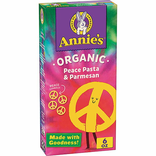 オーガニック マカロニアンドチーズ ピースパスタとパルメザン 170 g 商品名 Annie's Organic Peace Pasta and Parmesan Macaroni and Cheese, Mac and Cheese, 6 oz 内容量 170g ご使用方法 10分でわかるアニー流 中くらいの鍋に6カップの水を入れ沸騰させてください。沸騰したお湯に パスタを入れて8−10分ほど茹でてください。パスタが茹で上がったらお湯をきり、別の鍋で温めた低脂肪牛乳（大さじ3）を加え（無塩バター（大さじ2）を加えるとよりリッチな味わいになります。）付属の チーズと低脂肪乳を混ぜ合わせて、パスタとよくかき混ぜてください。 よりリッチな味にしたい場合は、無塩バターを大さじ2杯加えてください。 クリーミーな味にしたい場合は、低脂肪牛乳の代わりに低脂肪ヨーグルトを1/2カップ入れてください。 ご使用上の注意 ・お子様の手の届かない場所で保管して下さい。 ・高温多湿を避けて保管して下さい。 ブランド Annie's/アニーズ製 配達予定日 通常、発送後4?7日程でのお届けとなります。 内容成分 【内容成分】1人前約70g中（1パッケージで、約2．5人前） 約1カップ分用意 コンテナ当たりの摂取量：約2.5 ミックス 準備として カロリー 260 総脂質 3.5g 脂肪 2g トランス脂肪 0 g Cholest。 10 mg ナトリウム 540 mg 総炭水化物。 47g ファイバ 2g 糖 4g タンパク質 11g 【原材料】有機パスタ、有機乾燥パルメザンチーズ、有機乳清、有機乾燥チェダーチーズ、食塩、有機コーンスターチ、有機バター、有機ガーリックパウダー、リン酸ナトリウム、有機オニオンパウダー、有機ホワイトペッパー、二酸化ケイ素。 国産および輸入食材を使ったアメリカ製。 広告文責 : 株式会社Arecare,Inc. 010-1-408-577-0907 生産国 : アメリカ ｜ 区分 : 食品