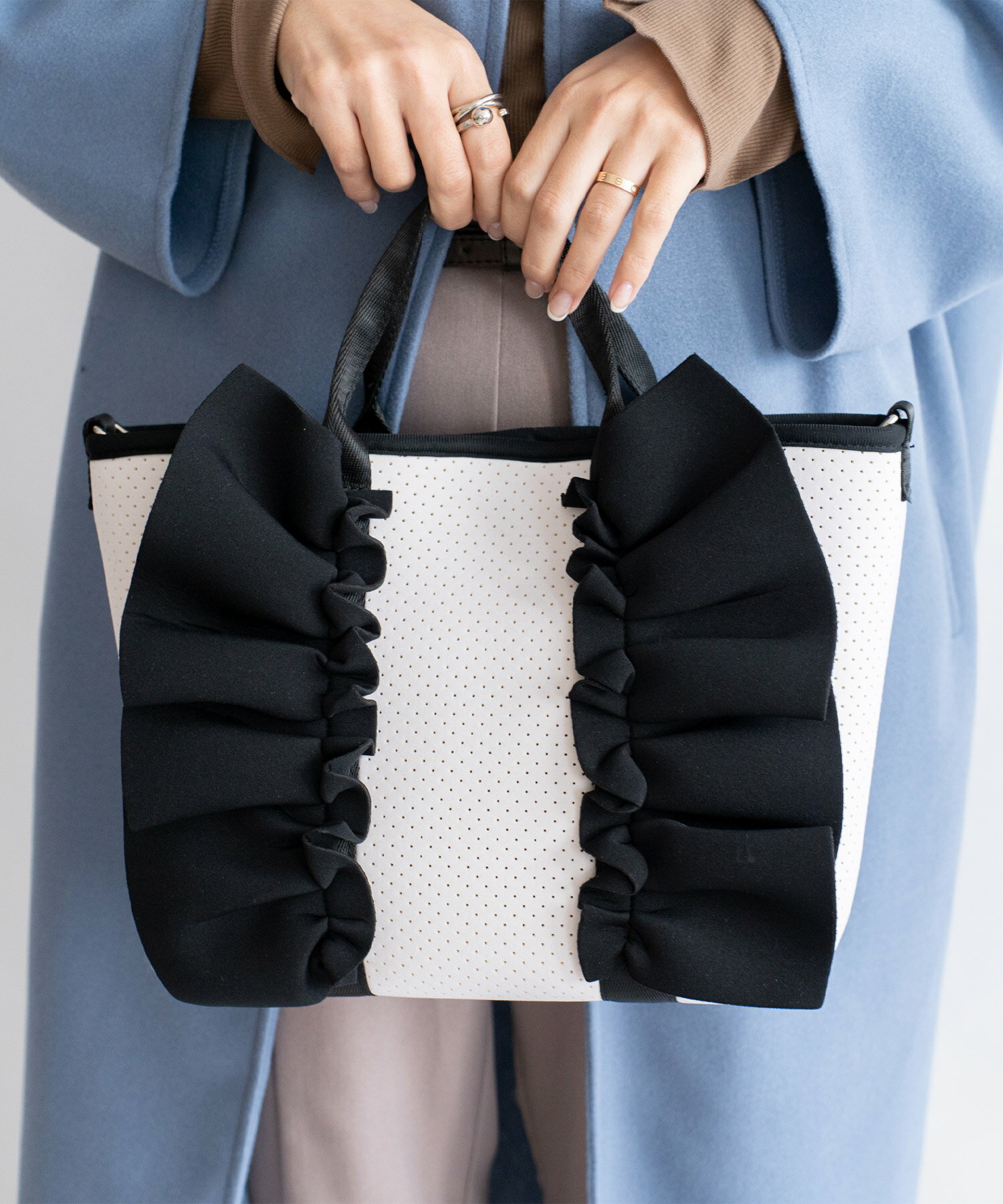 フリルデザイン ホワイトボディバッグ セール】ナイロンワンショルダーボディバッグ リボンデザインボディ