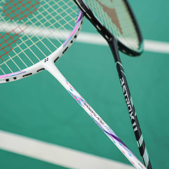 ヨネックス メンズ レディース ナノフレア111 バドミントンラケット フレームのみ ...