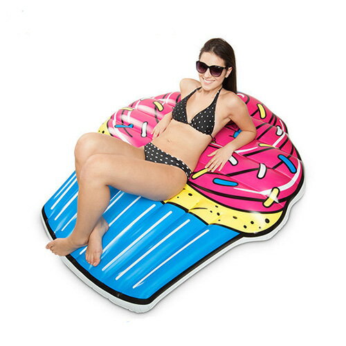 URBAN OUTFITTERS (アーバンアウトフィッターズ) GIANT CUPCAKE POOL FLOAT アイスクリーム型浮き輪