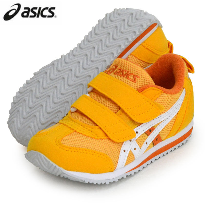 エビデンス メーカー希望小売価格はメーカーカタログに基づいて掲載しています asics IDAHO MINI 4 (アイダホ ミニ) 足裏のアーチが発達し、 正しい歩き方を身につけていく 約3歳から7歳の児童向けに展開する「PRESCHOOL」シリーズ。 かかとの安定性を重視し、 かかとを包み込む立体的な中敷を採用しています。 インナーソールには抗菌・消臭効果のあるシャインアップ、 汗をすばやく吸収・拡散して ドライ感を保つウォーターマジックを採用。 靴の中を快適に保ちます。フィット感の調節がしやすい 2本ベルトで、アッパーは通気性にすぐれ環境に配慮した リサイクル素材のラッセルメッシュを使用しています。 明るくポップな色合いで、 ウエアとのコーディネートも楽しめるカラー展開です。 ■アッパー素材：人工皮革・合成繊維 ■アウター素材：RUBBER ■サイズ：16.0-22.0cm ■カラー：(800)イエロー×ホワイト ■幅/ラスト：STANDARD ■生産国：ベトナム ■適合する別売中敷:TUZ102 カラー違いはこちら！ カラー違いはこちら！ カラー違いはこちら！