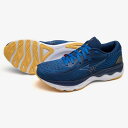 WAVE SKYRISE 4 MIZUNO ENERZY COREを搭載し、ふわふわの走り心地はそのままに、アッパーリニューアル。 【サイズ】25.0～29.0cm 【素材】甲材/合成繊維 底材/合成底 【原産国】ベトナム製 【質量】約290g（27.0cm片方） 【インソール】プレミアムインソール（取り外し可） 【シューズ幅】2E相当の方向け 【サステナビリティ】材料 インソール表面のテキスタイルに90％以上のリサイクル素材を使用。 【発売シーズン】2023年春夏 ■アッパーの特徴：ウーブン ソールの波形構造により、クッション性と安定性を両立させるミズノの基幹機能。 ミズノエナジーの中で最も柔らかさと反発性に優れたミッドソール素材。 柔らかさと反発性に優れたミッドソール素材。 走行中の揺れを低減し、ランニングをスムーズに。 ソフトな接地感を実現するために「軟らかさ」を追い求めたミッドソール素材。 摩擦に強くシューズの耐久性も高めるアウトソールラバー。 ■カラー：03ブルー×グレー×ゴールド