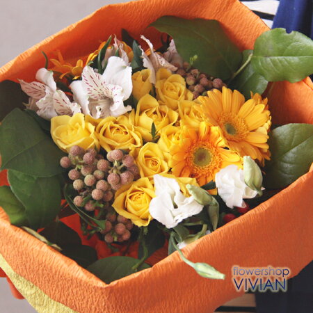 あす楽【送料無料】バラ(薔薇)と季節のお花のアレンジブーケタイプLイエローボリューム花花束アレンジメント誕生日結婚祝いプレゼント開店祝い開業祝い新築祝いビジネスフラワーギフト結婚記念日出産退職歓迎ギフト贈答開店お祝い花屋