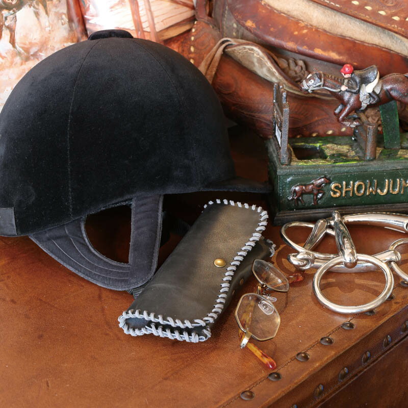 何個購入されても定形外郵便で送料無料で送付 グラスケース マスタング メガネケース レザー調 眼鏡いれ 敬老の日 母の日 父の日 ギフト シニアグラス 老眼 老眼鏡 ダルトン DULTON プレゼント 贈り物 A625-787