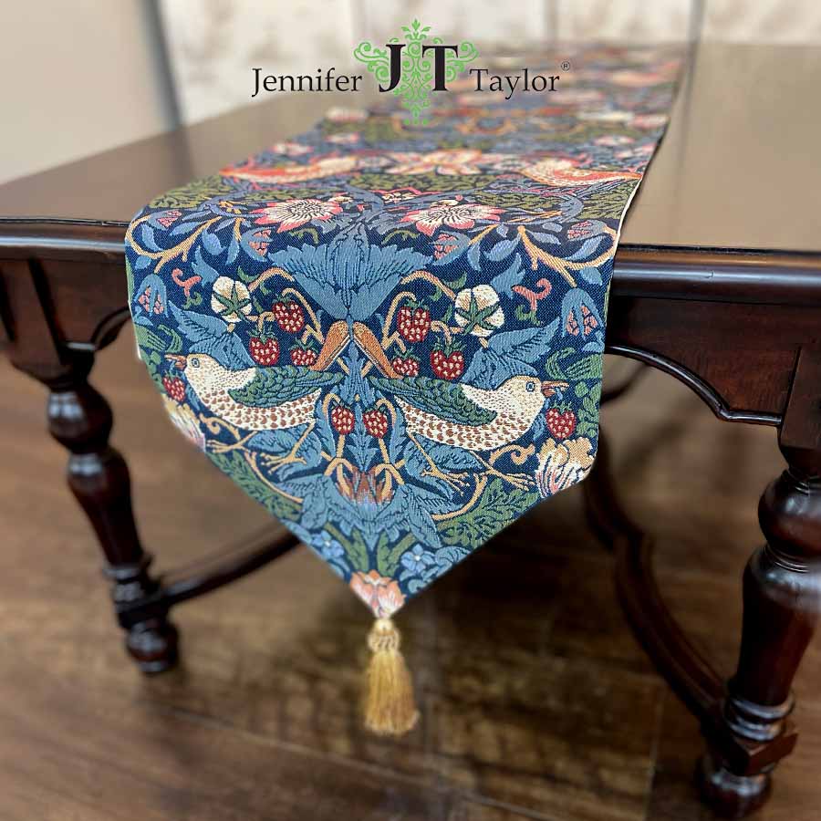 【5倍ポイント 4日20時〜9日01時59分までの期間限定】ジェニファーテイラー いちご泥棒 テーブルランナー 180cm Strawberry Thief Jennifer Taylor 33102TR ウィリアム・モリス