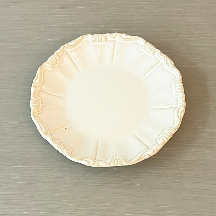 乐天商城 - 【5％OFFクーポン｜9日20時〜16日1時59分までの期間限定】プレート 15.5cm 食器 アイボリー 皿 クラシック レリーフ 陶器 コーヒー 紅茶 デザート サラダ アールデコ ホームパーティ インテリア雑貨