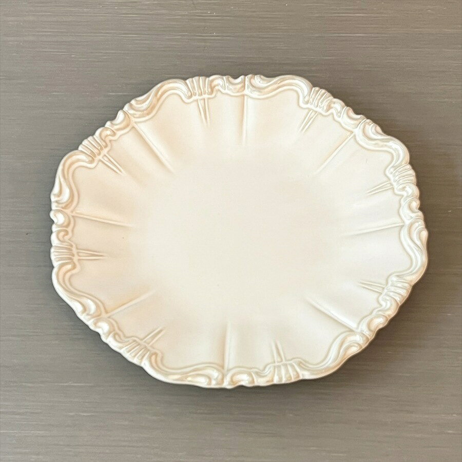 乐天商城 - 【5％OFFクーポン｜9日20時〜16日1時59分までの期間限定】プレート 21cm 食器 アイボリー 皿 クラシック レリーフ 陶器 盛り皿 メインディッシュ デザートアールデコ ホームパーティ インテリア雑貨