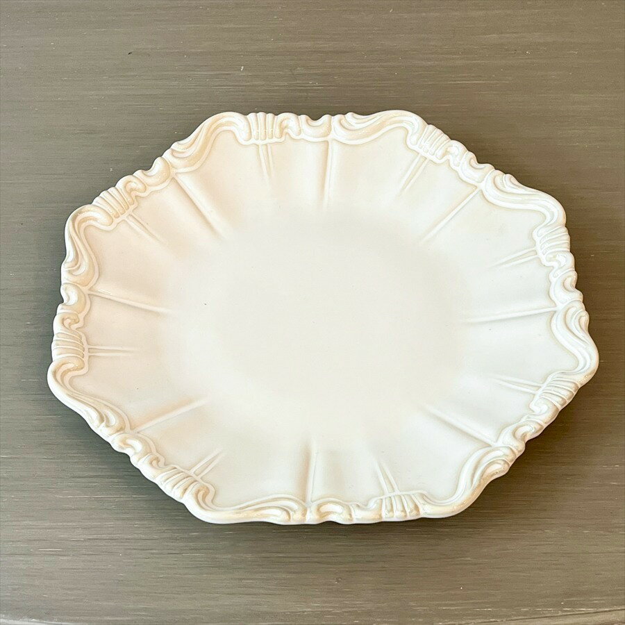 樂天商城 - 【5％OFFクーポン｜9日20時〜16日1時59分までの期間限定】プレート 25cm 食器 アイボリー 皿 クラシック レリーフ 陶器 パスタ皿 メインディッシュ デザート アールデコ ホームパーティ インテリア雑貨