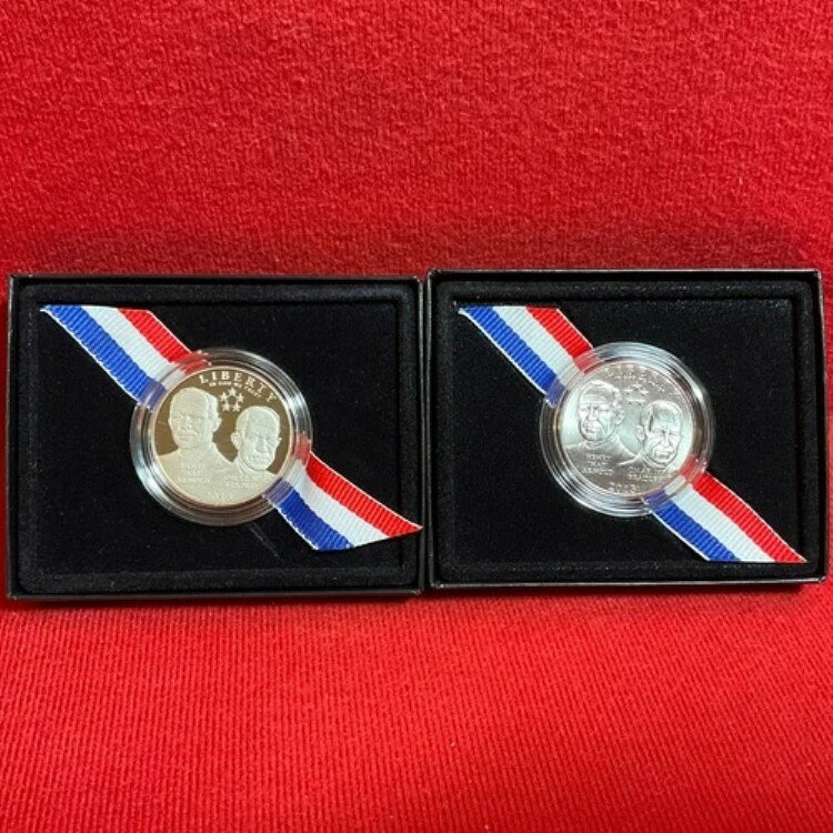 2013 P&S US Mint 5-Star Generals Commemorative Proof&UNC Clad HalfDollar OGP/COA商品について流通/未流通プルーフ額面 50セント発行年 2013年刻印タイプ プルーフ特徴 記念造幣局所在地 サンフランシスコグレード 未評価製造国/地域 アメリカ合衆国認定 米国造幣局注意事項以下の注意事項をご理解のうえ、ご購入ください。◆ 鑑定グレード・真贋について当店では、PCGS・NGC など主要鑑定機関の評価基準を基準に商品情報を記載しております。鑑定済み商品の場合、鑑定番号（Cert No.）で真贋確認が可能です。未鑑定品は、あくまで当店の知見に基づく評価となり、鑑定結果を保証するものではございません。◆ アンティーク特有の状態についてアンティークコイン・紙幣は、経年による小傷・変色・シミ・汚れなどがある場合がございます。コンディションは写真と説明文でできる限り正確にお伝えしておりますが、細部にこだわる方はご購入前にお問い合わせください。◆ 付属品についてコインボックス・証明書（COA）などの付属品は、商品説明に記載がある場合のみ同梱されます。記載がない場合は付属しませんので、あらかじめご確認ください。◆ 在庫状況について 当店の商品は海外から取り寄せております。ご購入のタイミングによっては在庫切れとなる場合がございます。その際はご連絡のうえ、ご注文をキャンセルさせていただく場合がございますので、あらかじめご了承ください。 ◆ 価格変動について 希少性の高い商品は市場価格の変動により、追加料金をお願いする場合がございます。追加料金に同意いただけない場合には、ご注文のキャンセルが可能ですので、ご安心ください。◆ 配送について お届けまでに通常2〜3週間ほどかかります。 海外の祝日や天候、税関手続きにより通常より配送が遅れる可能性がございます。 ◆ ご注文後の取り扱いご注文と同時に商品のお取り寄せを開始するため、ご注文確定後にお客様都合によるキャンセルは承っておりません。予めご了承下さい。◆ 保証について 商品説明に英語で「保証（warranty）」と記載があっても、日本国内では適用されませんのでご了承ください。 当店では、商品到着後7日以内の初期不良に限り、対応させていただきます。 （返品規約の詳細については、楽天市場内の会社概要欄下部をご参照ください。）◆ 商品の色・素材感について 撮影環境やモニター設定により、実際の商品と色味や質感が異なる場合がございます。 ◆ その他サービスについて 海外製品の輸入代行も承っております。ショップに掲載されていない商品でもお探し可能ですので、お気軽にご相談ください。 尚、業者販売（業販）や複数購入の場合、割引対応も可能です。ご希望の方はお問い合わせください。