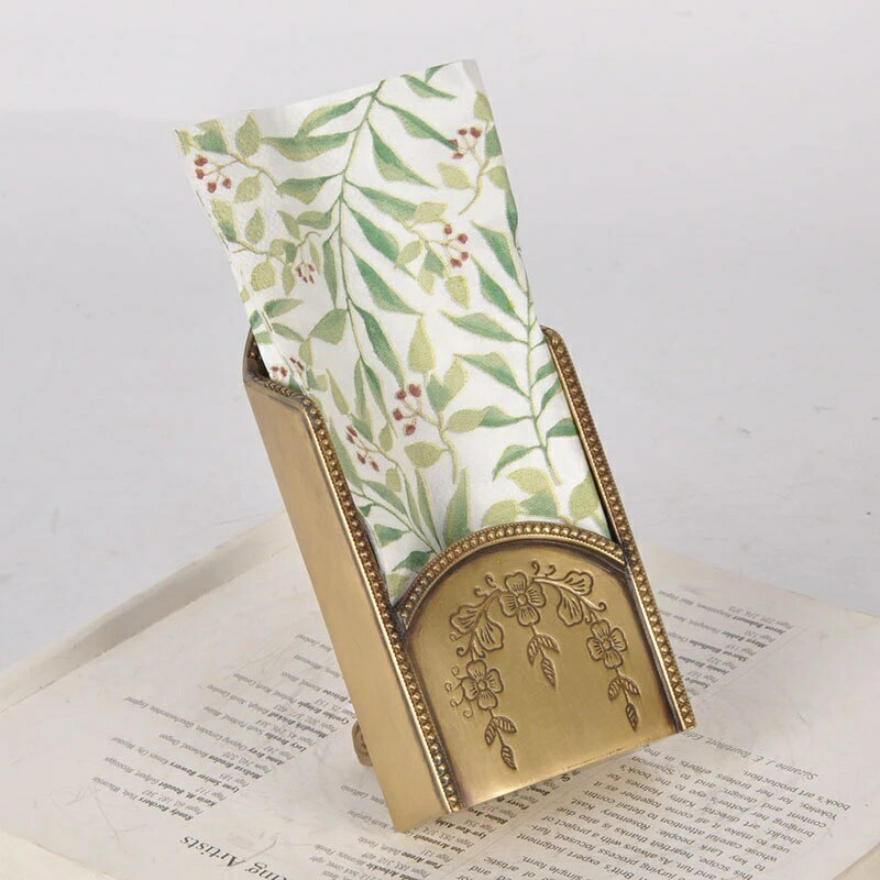 K[fjO ^イX^fBOivLz_[f{Xԕtu`eNX`nhCheBbV[{bNX_CjOe[upc^fBXvC Brass Standing Napkin Holder With Debossed Flowers Branch Texture Handmade Tissue Storage Box For Din