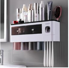 歯ブラシホルダー マグネット 洗面所 収納 奥行き10cm 歯ブラシ 歯磨き粉ディスペンサー ブラック4人用 [送料無料 輸入品] 収納棚 壁掛け 薄型 スリム ハブラシスタンド 吊り下げ はぶらし コップ カップ 無地 おしゃれ