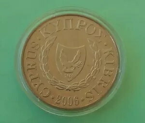 キプロス中央銀行のカプセルに封入されたキプロス 1 ポンド 2006 ニッケルコイン