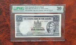 ニュージーランド準備銀行の古い紙幣 PMG 5 ポンド 1960 〜 1967 年に署名します。フレミング