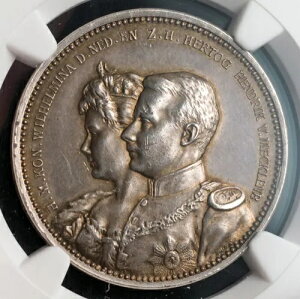 1901年、メクレンブルク=シュヴェリーン/オランダ。希少な銀の結婚メダル。 NGC AU-58!